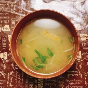 水菜と油揚げの味噌汁（昆布だし）